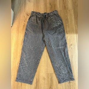 Lululemon pants - grey/white - size 8